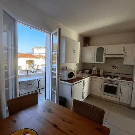 Bright Duplex In The Heart Of Port 1 アパート グリモー
